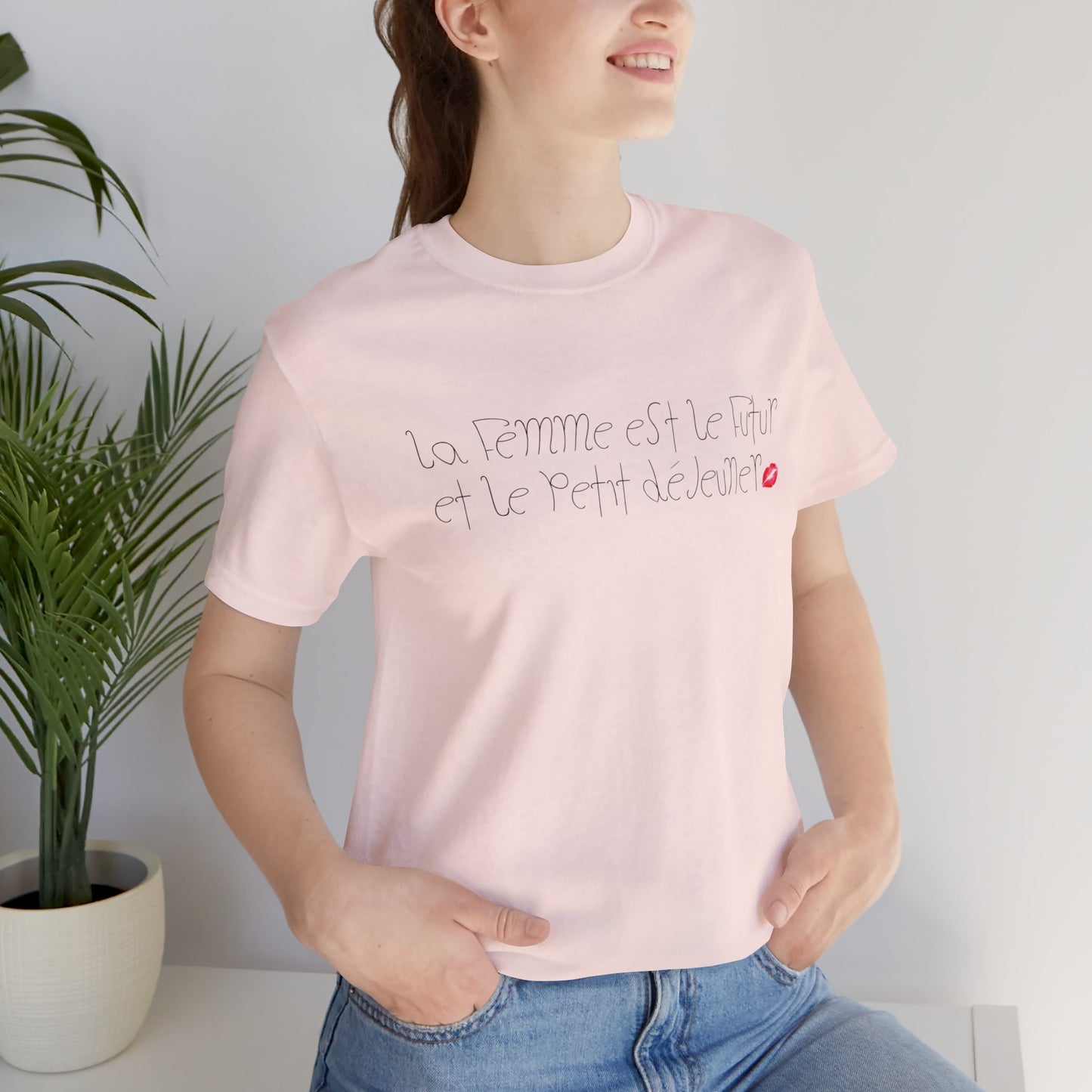 La Femme est le Futur et Le Petit Déjeuner T-Shirt