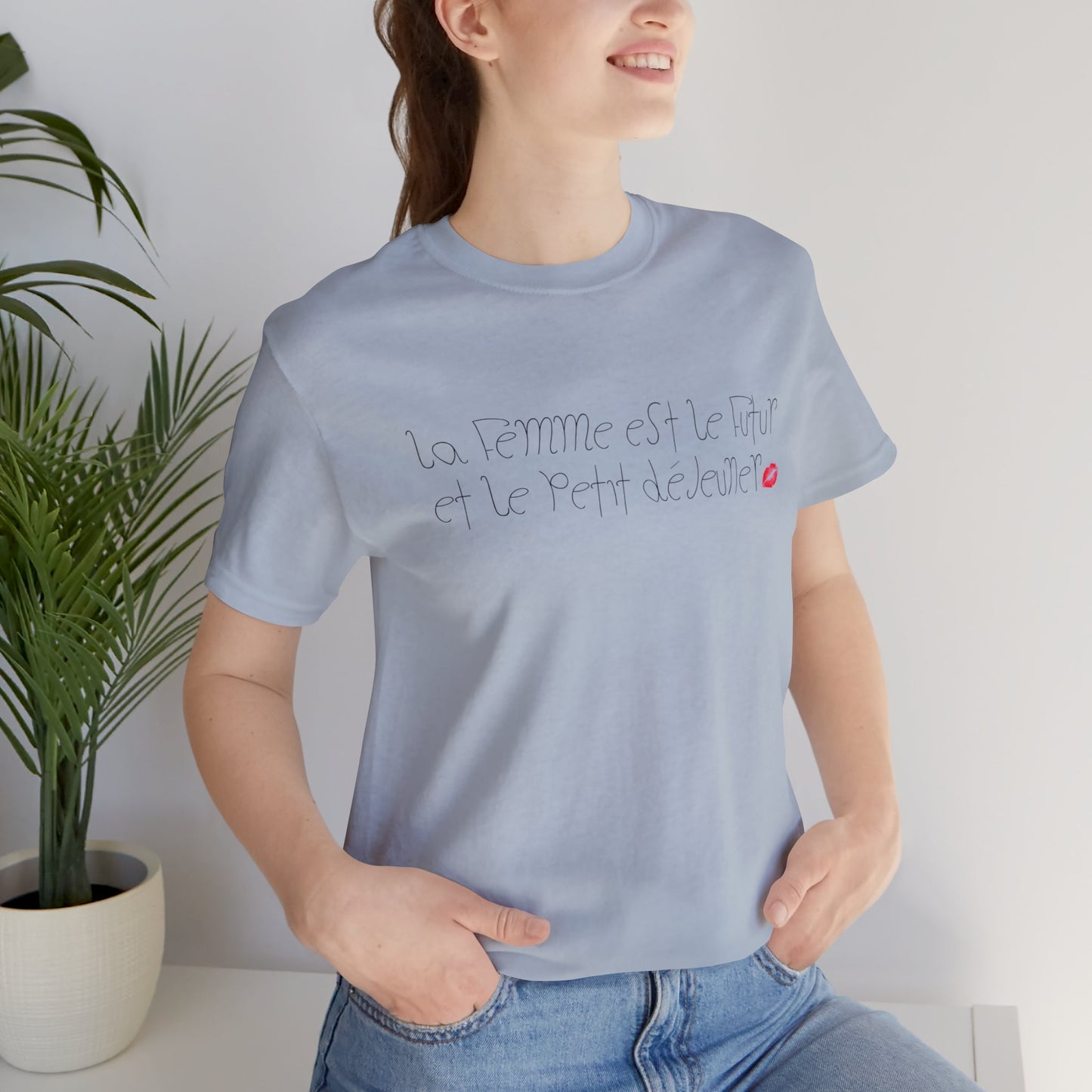 La Femme est le Futur et Le Petit Déjeuner T-Shirt