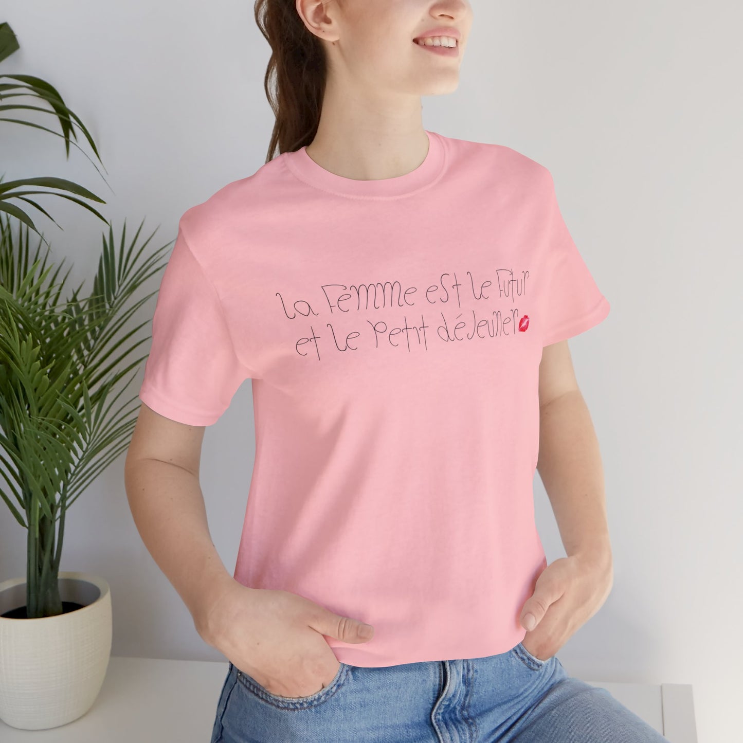 La Femme est le Futur et Le Petit Déjeuner T-Shirt